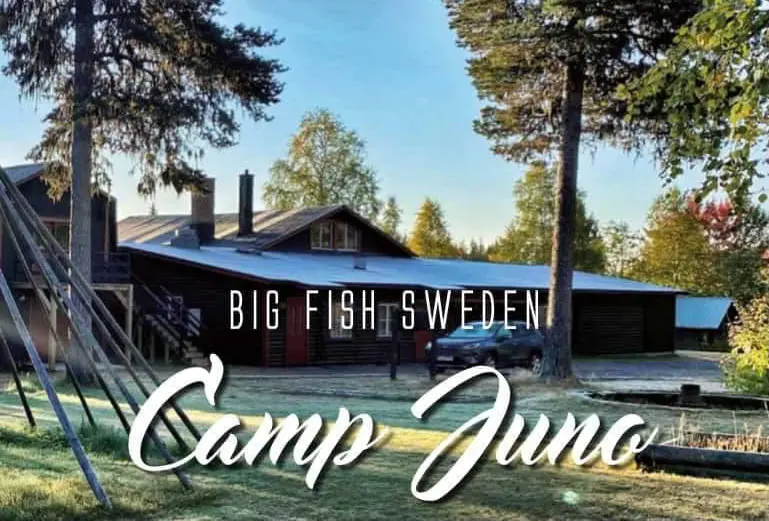 Lac du Camp Juno en Suède au lever du soleil
