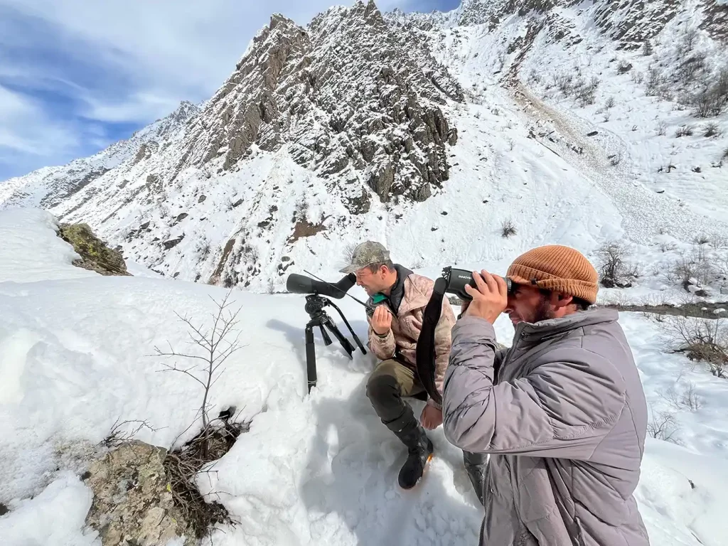 Chasseur d'Ibex au sommet des montagnes du Tian Shan au Tadjikistan